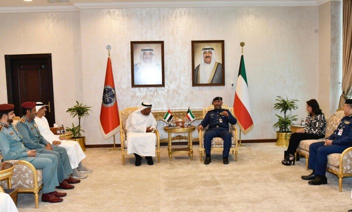 رئيس "قوة الإطفاء" الكويتية يبحث مع مسؤول إماراتي سبل تعزيز التعاون والتكامل بمجالات الطوارئ والأزمات والكوارث رئيس "قوة الإطفاء" الكويتية يبحث مع مسؤول إماراتي سبل تعزيز التعاون والتكامل بمجالات الطوارئ والأزمات والكوارث