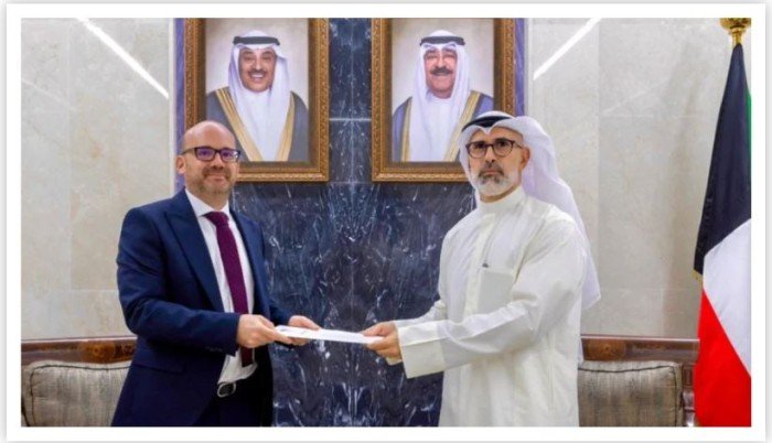 أمير الكويت يتلقى دعوة من الرئيس ماكرون لزيارة فرنسا أمير الكويت يتلقى دعوة من الرئيس ماكرون لزيارة فرنسا