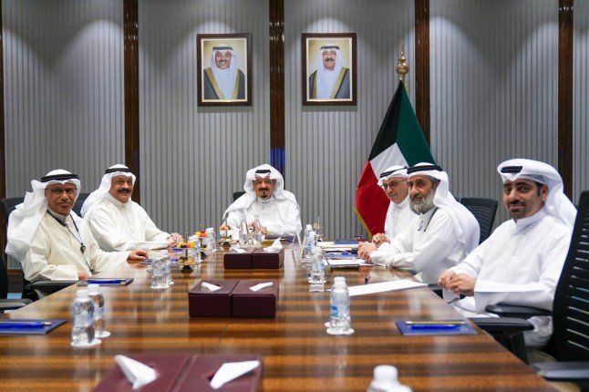 رئيس مجلس الوزراء الكويتي يترأس اجتماعا لبحث آخر تطورات الموقف التنفيذي للمشاريع المستقبلية رئيس مجلس الوزراء الكويتي يترأس اجتماعا لبحث آخر تطورات الموقف التنفيذي للمشاريع المستقبلية
