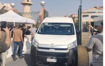 وصول جثمان الفنانة سميحة أيوب إلى مسجد الشرطة استعدادًا لصلاة الجنازة ( صور)