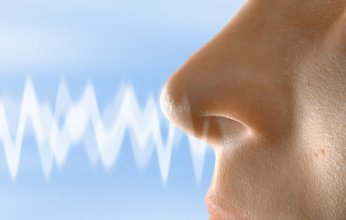 ليس فقط بصمتك.. أنفاسك قد تكشف هويتك بدقة مذهلة