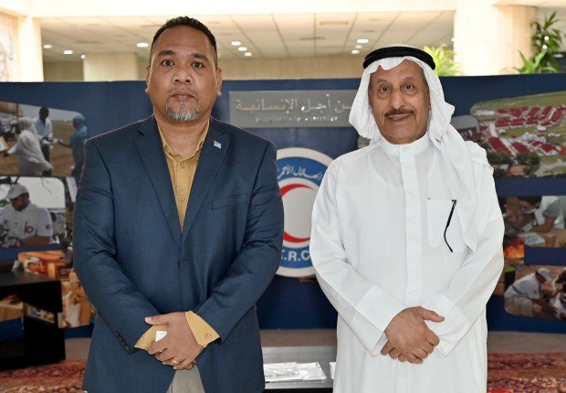 رئيس الهلال الأحمر الكويتي: مستمرون بتنفيذ مشاريع إغاثية وتنموية في مختلف المناطق المنكوبة بالعالم رئيس الهلال الأحمر الكويتي: مستمرون بتنفيذ مشاريع إغاثية وتنموية في مختلف المناطق المنكوبة بالعالم