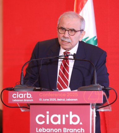 رئيس الوزراء اللبناني: أولى مهمات الحكومة استعادة السيادة وضمان الأمن والاستقرار رئيس الوزراء اللبناني: أولى مهمات الحكومة استعادة السيادة وضمان الأمن والاستقرار