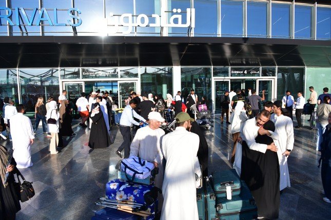 وصول الدفعة الثانية من الرحلات الجوية لاجلاء المواطنين الكويتيين القادمين من إيران وصول الدفعة الثانية من الرحلات الجوية لاجلاء المواطنين الكويتيين القادمين من إيران