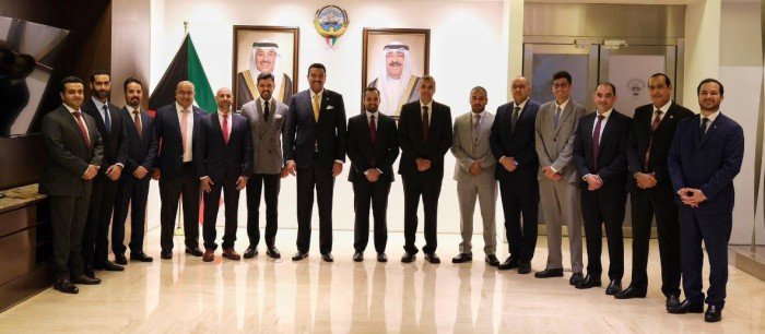 وزير الدفاع يشيد بجهود البعثة الدبلوماسية الكويتية لدى سنغافورة ودورها في تعزيز التعاون المشترك وزير الدفاع يشيد بجهود البعثة الدبلوماسية الكويتية لدى سنغافورة ودورها في تعزيز التعاون المشترك