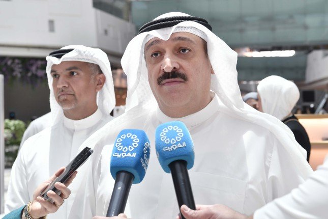 وزير الصحة الكويتي: 12800 طلعة استكشافية لدراسة الوضع وتجنب التأثيرات السلبية على الصحة والبيئة وزير الصحة الكويتي: 12800 طلعة استكشافية لدراسة الوضع وتجنب التأثيرات السلبية على الصحة والبيئة