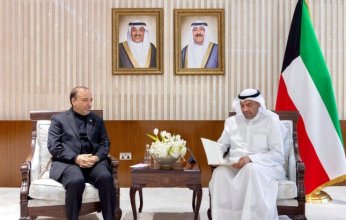 وزير الخارجية الكويتي يتسلم رسالة خطية من نظيره الإيراني تتصل بعلاقات البلدين والمستجدات الإقليمية والدولية