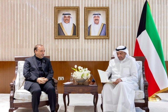 وزير الخارجية الكويتي يتسلم رسالة خطية من نظيره الإيراني تتصل بعلاقات البلدين والمستجدات الإقليمية والدولية وزير الخارجية الكويتي يتسلم رسالة خطية من نظيره الإيراني تتصل بعلاقات البلدين والمستجدات الإقليمية والدولية