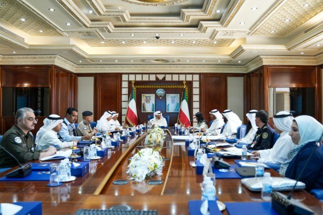 رئيس مجلس الوزراء الكويتي يترأس اجتماعا لبحث ملفات خاصة بمنظومة البنية التحتية والنقل في البلاد رئيس مجلس الوزراء الكويتي يترأس اجتماعا لبحث ملفات خاصة بمنظومة البنية التحتية والنقل في البلاد