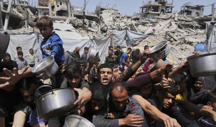 استشهاد 30 فلسطينياً وإصابة 115 آخرين في غارة للاحتلال الإسرائيلي على نقطة لتوزيع المساعدات برفح استشهاد 30 فلسطينياً وإصابة 115 آخرين في غارة للاحتلال الإسرائيلي على نقطة لتوزيع المساعدات برفح