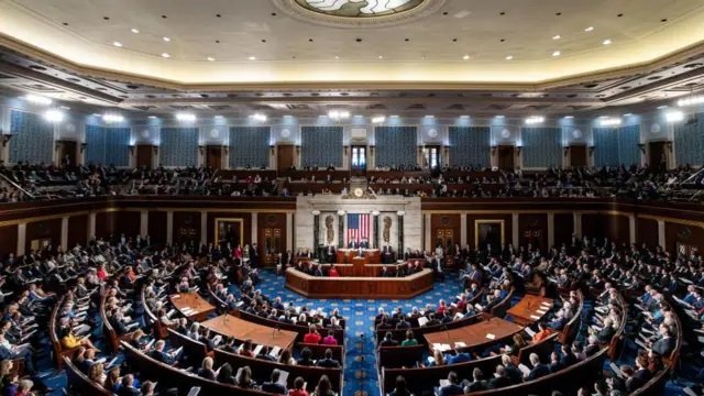 مجلس الشيوخ يرفض تقييد صلاحيات الرئيس الأمريكي بشأن التدخل العسكري في إيران مجلس الشيوخ يرفض تقييد صلاحيات الرئيس الأمريكي بشأن التدخل العسكري في إيران
