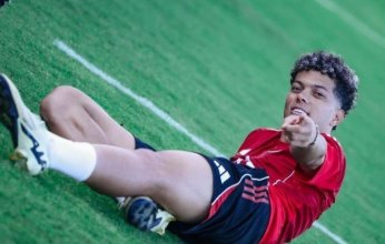 شوبير: الأهلي يتحرك لتأمين مستقبل أمام عاشور مع الفريق