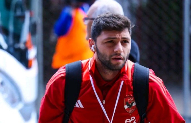 الأهلي يوافق على انضمام كريم نيدفيد إلى سيراميكا في صفقة بيكهام الأهلي يوافق على انضمام كريم نيدفيد إلى سيراميكا في صفقة بيكهام