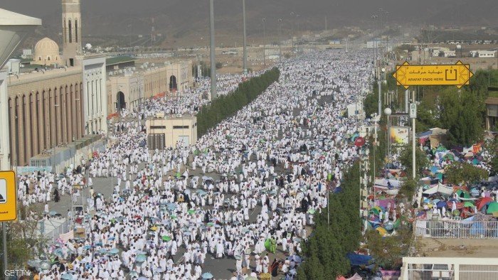 حجاج بيت الله الحرام ينفرون من عرفات إلى مزدلفة حجاج بيت الله الحرام ينفرون من عرفات إلى مزدلفة