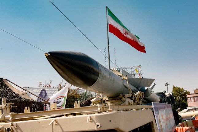 إيران أطلقت نحو 400 صاروخ باليستي على إسرائيل وامريكا تلوح بالتدخل لصالح اسرائيل إيران أطلقت نحو 400 صاروخ باليستي على إسرائيل وامريكا تلوح بالتدخل لصالح اسرائيل