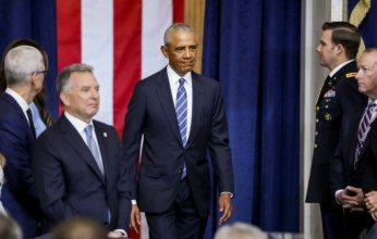 أوباما يحذر من اقتراب سيطرة الحكم الاستبدادي على الولايات المتحدة.. ماذا يحدث في أمريكا؟