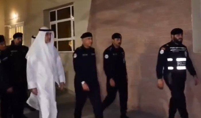 الكويت.. وزير الداخلية يتفقد الحسينيات لمتابعة الاستعدادات الأمنية لشهر محرم الكويت.. وزير الداخلية يتفقد الحسينيات لمتابعة الاستعدادات الأمنية لشهر محرم