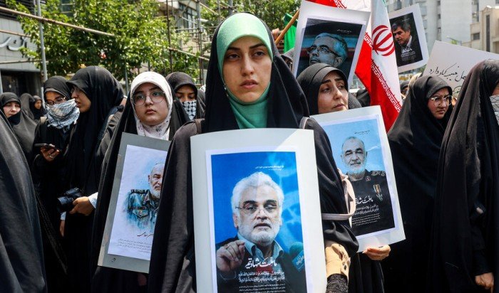 إيران تشيّع قادتها العسكريين وعلماءها السبت في طهران إيران تشيّع قادتها العسكريين وعلماءها السبت في طهران
