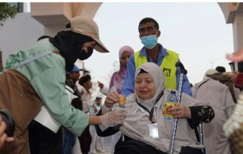 توافد حجاج السياحة "5 نجوم" إلى مشعر منى استعدادًا للتصعيد إلى عرفات