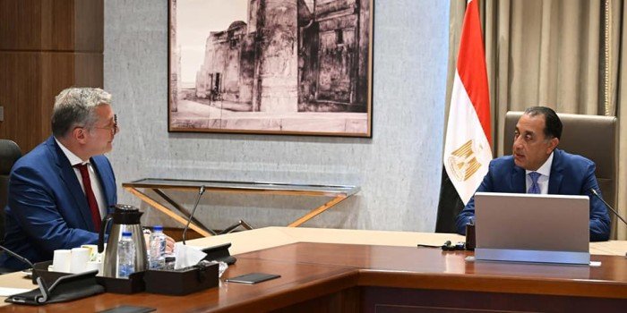 مصر.. رئيس الوزراء يؤكد مواصلة دعم قطاع البترول والحرص على إتاحة المزيد من المحفزات لجذب الاستثمارات مصر.. رئيس الوزراء يؤكد مواصلة دعم قطاع البترول والحرص على إتاحة المزيد من المحفزات لجذب الاستثمارات