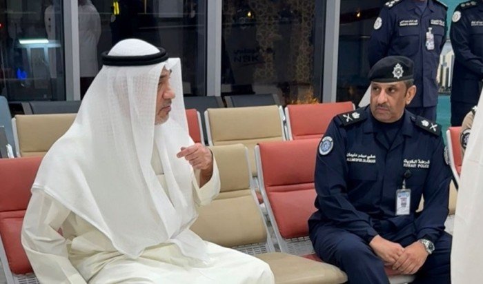 وزير الداخلية يتفقد مطار الكويت.. تسهيل وإنجاز معاملات المسافرين وزير الداخلية يتفقد مطار الكويت.. تسهيل وإنجاز معاملات المسافرين