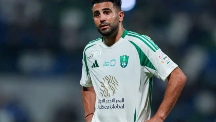 قبل ساعات من إغلاق القيد.. محرز يتلقى عرضا للمشاركة في مونديال الأندية قبل ساعات من إغلاق القيد.. محرز يتلقى عرضا للمشاركة في مونديال الأندية