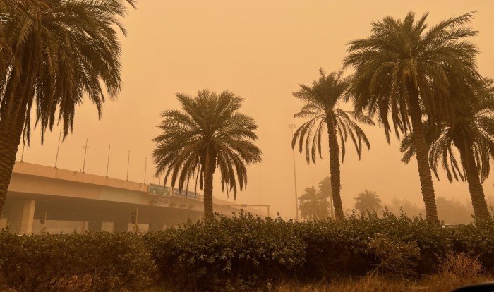 الأرصاد الجوية الكويتية تحذر: رياح نشطة مثيرة للغبار مع انخفاض للرؤية الأفقية الأرصاد الجوية الكويتية تحذر: رياح نشطة مثيرة للغبار مع انخفاض للرؤية الأفقية
