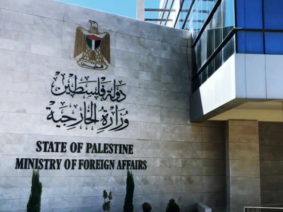 الخارجية الفلسطينية تطالب بإجراءات دولية رادعة لوقف جرائم المستعمرين الخارجية الفلسطينية تطالب بإجراءات دولية رادعة لوقف جرائم المستعمرين