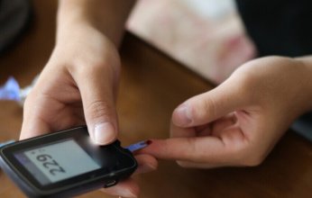 دراسة جديدة تكشف «الخيط الجيني» بين السكري وتلف خلايا الدماغ