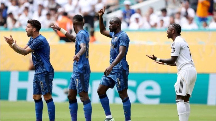 بسبب الهلال وصلة "توبيخ" لـ فينيسيوس بسبب الهلال وصلة "توبيخ" لـ فينيسيوس