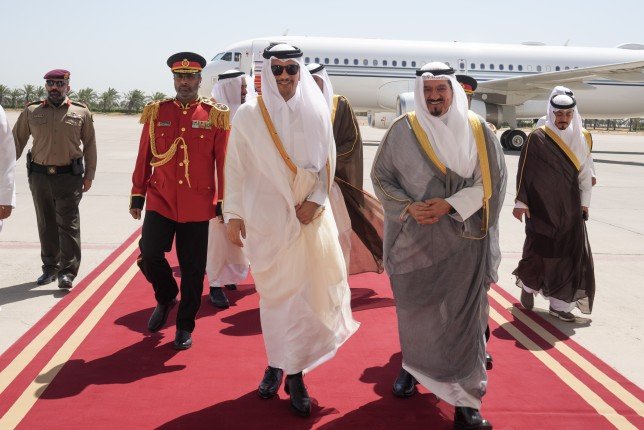 الكويت.. رئيس مجلس الوزراء وزير الخارجية بدولة قطر يصل البلاد الكويت.. رئيس مجلس الوزراء وزير الخارجية بدولة قطر يصل البلاد
