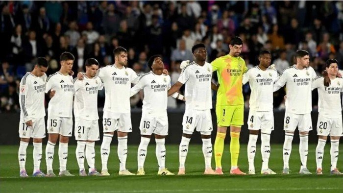قلق بـ ريال مدريد لإصابة حارس مرماه قبل كأس العالم للأندية 2025 قلق بـ ريال مدريد لإصابة حارس مرماه قبل كأس العالم للأندية 2025