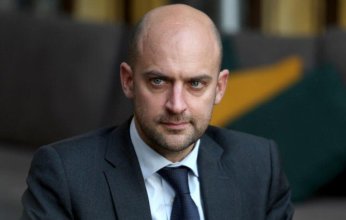 "فرنسا تؤكد دعمها للشعب الفلسطيني وتبدي استعدادها للتعاون في توزيع المساعدات الإنسانية"