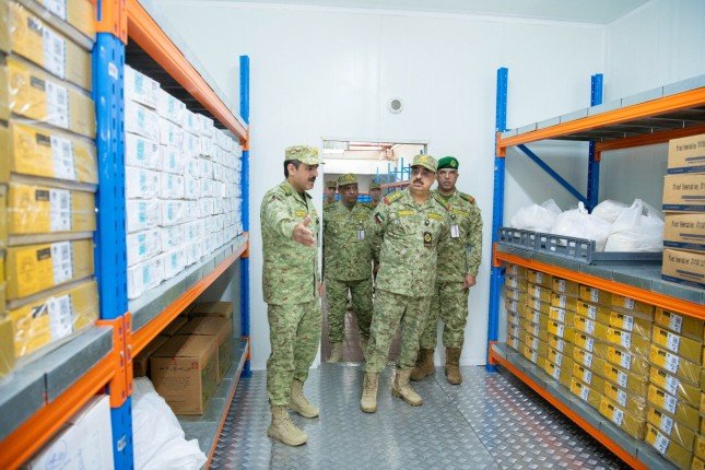 وكيل الحرس الوطني الكويتي يتفقد معسكر التحرير والخدمات الطبية وفرع الامداد والنقليات وكيل الحرس الوطني الكويتي يتفقد معسكر التحرير والخدمات الطبية وفرع الامداد والنقليات