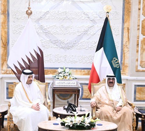 أمير الكويت يستقبل رئيس مجلس الوزراء ورئيس الوزراء القطري ويتسلم رساله خطية من أمير دولة قطر أمير الكويت يستقبل رئيس مجلس الوزراء ورئيس الوزراء القطري ويتسلم رساله خطية من أمير دولة قطر