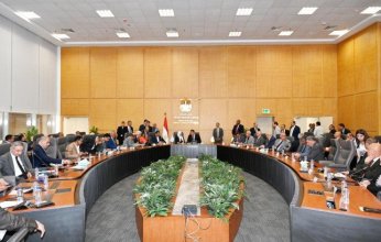 مصر.. وزير الإسكان يعقد اجتماعه الدوري مع عدد من أعضاء مجلسي "النواب والشيوخ"