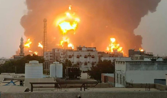 الاحتلال الإسرائيلي يعلن شن هجوم على ميناء الحديدة غربي اليمن الاحتلال الإسرائيلي يعلن شن هجوم على ميناء الحديدة غربي اليمن