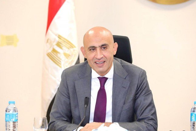امتحانات الثانوية العامة بمصر.. وزير التعليم يشدد على الحسم والحزم في تفتيش الطلاب وتوفير الهدوء لهم امتحانات الثانوية العامة بمصر.. وزير التعليم يشدد على الحسم والحزم في تفتيش الطلاب وتوفير الهدوء لهم