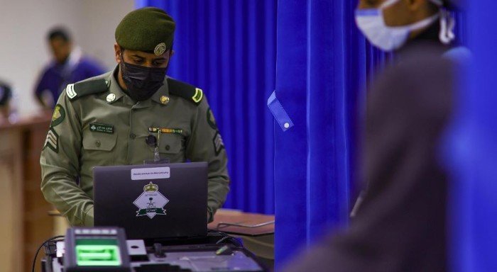 السعودية.. الجوازات تستخدم الخدمات الإلكترونية المتنقلة للتحقق من هوية التائهين والمنوَّمين السعودية.. الجوازات تستخدم الخدمات الإلكترونية المتنقلة للتحقق من هوية التائهين والمنوَّمين