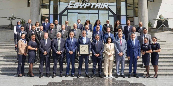 مصر للطيران تحصد جائزة أفضل فريق عمل لشركة طيران في إفريقيا لعام 2025 مصر للطيران تحصد جائزة أفضل فريق عمل لشركة طيران في إفريقيا لعام 2025