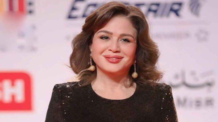 إلهام شاهين تعود إلى مصر بعد أزمة إغلاق مطار بغداد إلهام شاهين تعود إلى مصر بعد أزمة إغلاق مطار بغداد