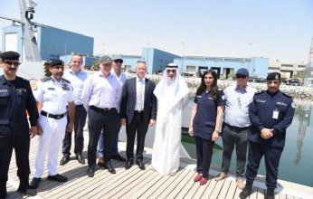 النائب الأول لرئيس مجلس الوزراء ووزير الداخلية الكويتي يدشن تشغيل القوارب البحرية المسيرة