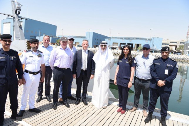 النائب الأول لرئيس مجلس الوزراء ووزير الداخلية الكويتي يدشن تشغيل القوارب البحرية المسيرة النائب الأول لرئيس مجلس الوزراء ووزير الداخلية الكويتي يدشن تشغيل القوارب البحرية المسيرة