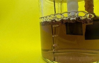 ثورة عالم البطاريات: ابتكار بديل واعد لليثيوم أيون من مواد عضوية خفيفة وصديقة للبيئة