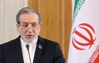 وزير الخارجية الإيراني يدعو إلى الضغط على الاحتلال الإسرائيلي لإيقاف عدوانه