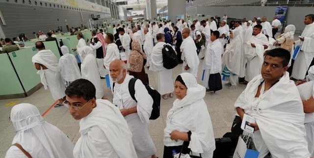 السعودية: وصول طلائع الحجاج الإيرانيين إلى مطار "عرعر" تمهيدًا لمغادرتهم السعودية: وصول طلائع الحجاج الإيرانيين إلى مطار "عرعر" تمهيدًا لمغادرتهم