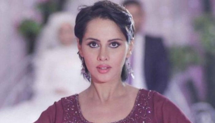 ركين سعد تحلّ محل ياسمين رئيس في بطولة "قتل اختياري" بعد عام من التأجيلات ركين سعد تحلّ محل ياسمين رئيس في بطولة "قتل اختياري" بعد عام من التأجيلات