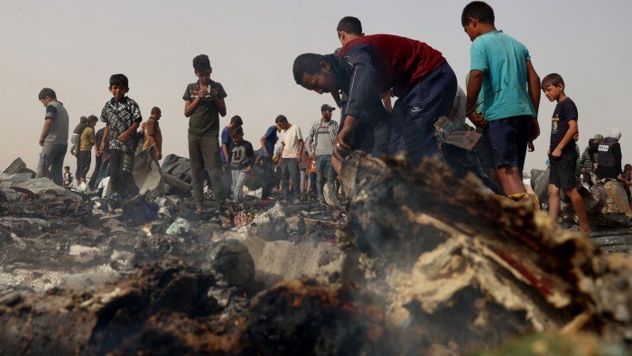 8 شهداء جراء إطلاق الاحتلال الإسرائيلي النار على طالبي المساعدات برفح جنوبي قطاع غزة 8 شهداء جراء إطلاق الاحتلال الإسرائيلي النار على طالبي المساعدات برفح جنوبي قطاع غزة