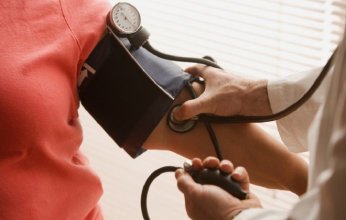 مادة غذائية تساهم في خفض ضغط الدم خلال ساعتين فقط.. تعرف عليها