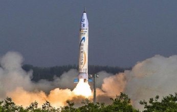 "سبيس إكس" الأمريكية تطلق 26 قمرا صناعيا جديدا من طراز ستارلينك إلى الفضاء